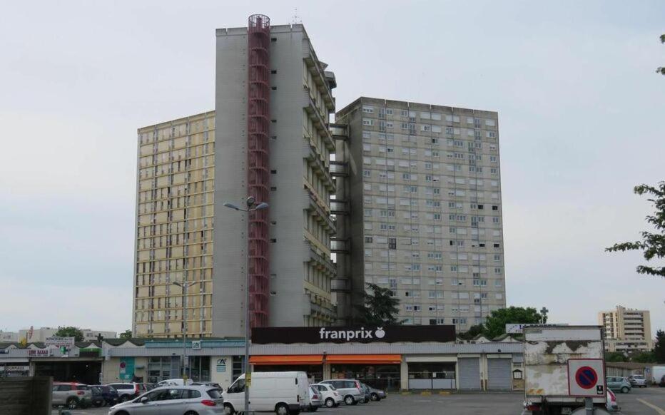 Charmant F2 De 30M2 Moin Cher A 25 Min De Paris Jusqu'A 5 Personnes Le Mée-sur-Seine Buitenkant foto